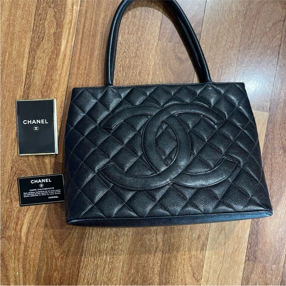 SOLD Chanel Black Quilted Medallion Silver Hardware - Picture 2 of 9